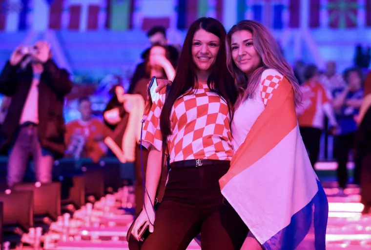 ZBOG NJIH ĆE TEMPERATURA NA TRIBINAMA BITI ZNATNO VIŠA: I ove ljepotice došle su dati podršku Kaubojima