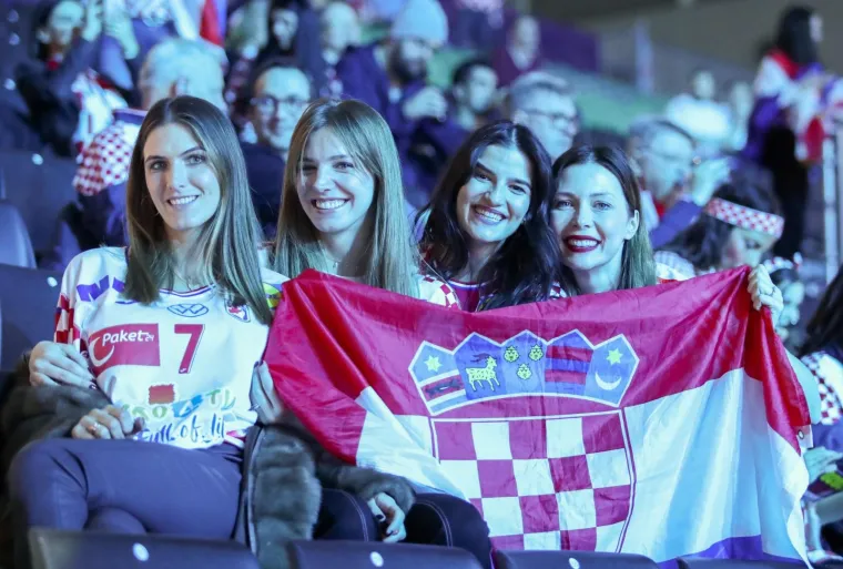 ZBOG NJIH ĆE TEMPERATURA NA TRIBINAMA BITI ZNATNO VIŠA: I ove ljepotice došle su dati podršku Kaubojima