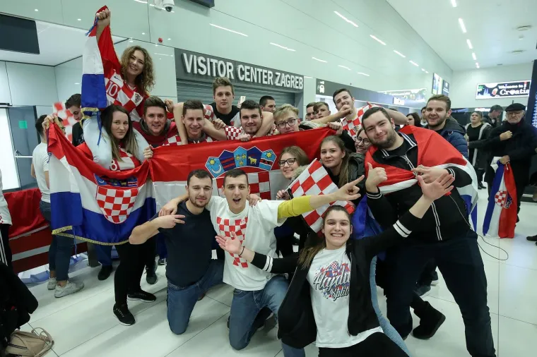 Srebrni Kauboji sletjeli su u Zagreb! Dočekali su ih vjerni navijači u odličnom raspoloženju