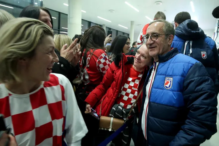 Srebrni Kauboji sletjeli su u Zagreb! Dočekali su ih vjerni navijači u odličnom raspoloženju