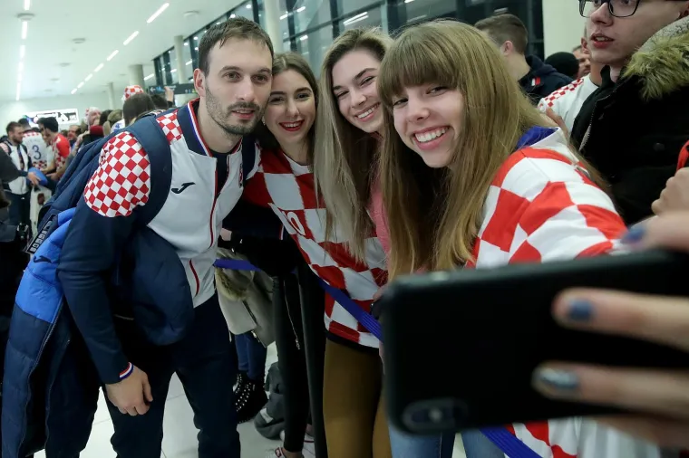 Srebrni Kauboji sletjeli su u Zagreb! Dočekali su ih vjerni navijači u odličnom raspoloženju