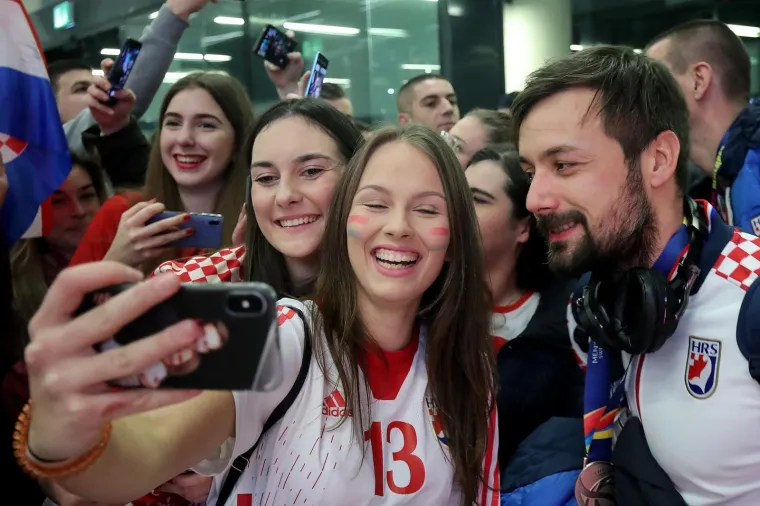 Srebrni Kauboji sletjeli su u Zagreb! Dočekali su ih vjerni navijači u odličnom raspoloženju