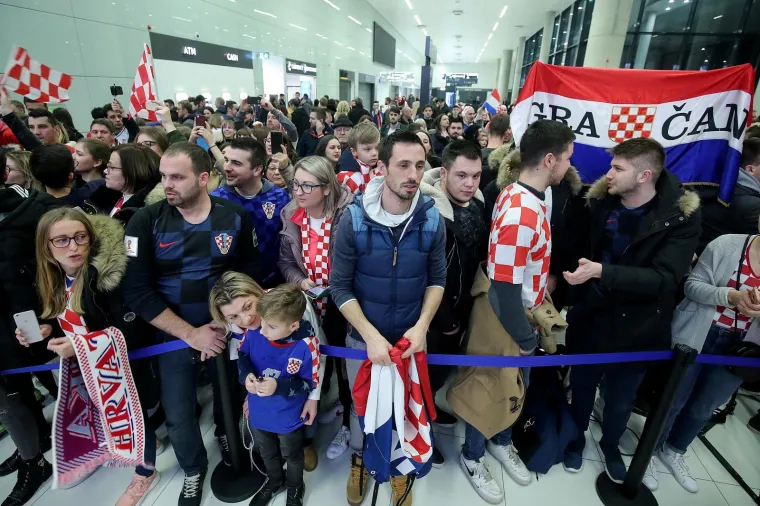Srebrni Kauboji sletjeli su u Zagreb! Dočekali su ih vjerni navijači u odličnom raspoloženju