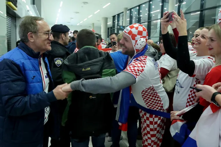 Srebrni Kauboji sletjeli su u Zagreb! Dočekali su ih vjerni navijači u odličnom raspoloženju