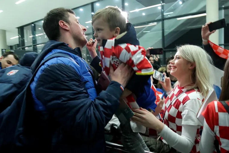 Srebrni Kauboji sletjeli su u Zagreb! Dočekali su ih vjerni navijači u odličnom raspoloženju