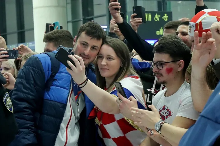 Srebrni Kauboji sletjeli su u Zagreb! Dočekali su ih vjerni navijači u odličnom raspoloženju