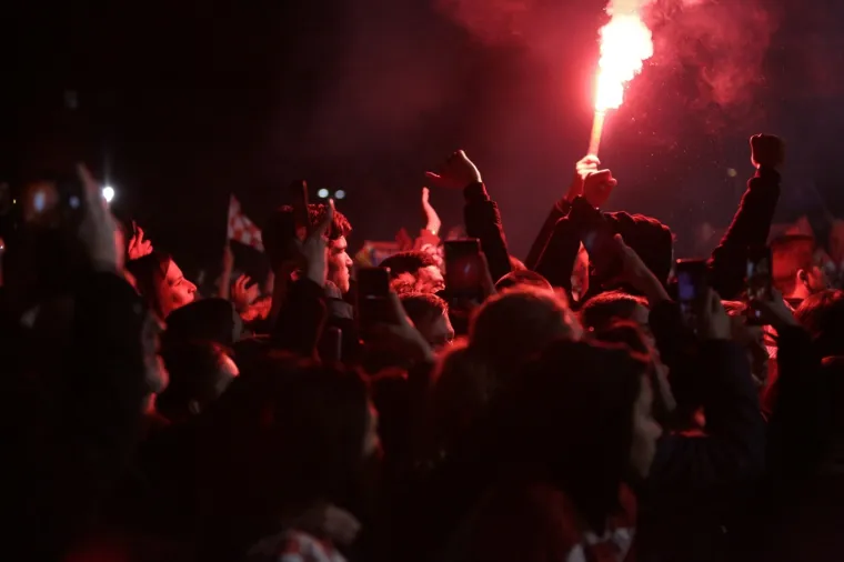 27.01.2020., Mostar, Bosna i Hercegovina - Velik broj ljudi okupio se na igralistu kampusa Sveucilista u Mostaru gdje su docekali srebrne rukometase.
Photo: Denis Kapetanovic/PIXSELL