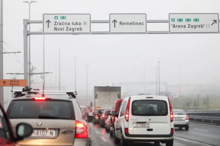 PRVI DAN NAKON OTVORENJA: Stvaraju se kolone na prilazu remetinečkom rotoru