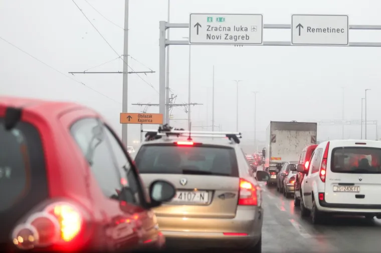 PRVI DAN NAKON OTVORENJA: Stvaraju se kolone na prilazu remetinečkom rotoru