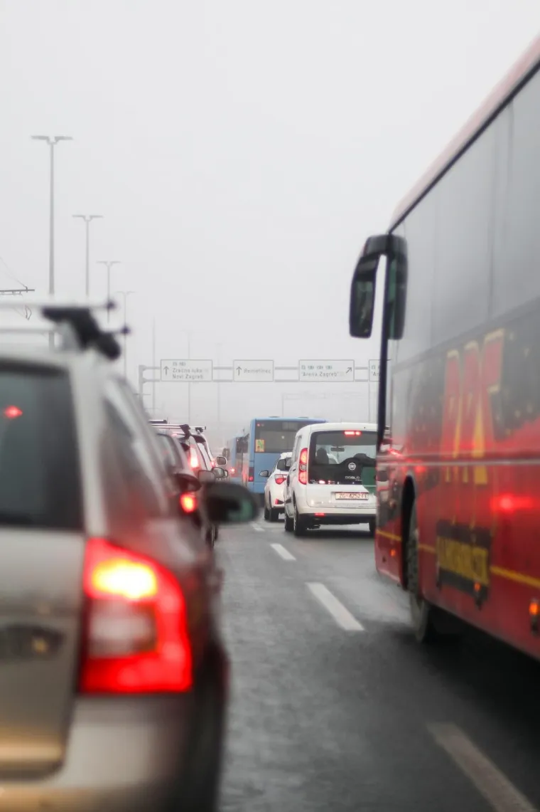 PRVI DAN NAKON OTVORENJA: Stvaraju se kolone na prilazu remetinečkom rotoru
