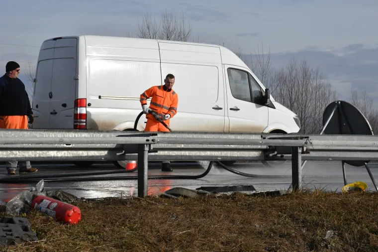 PROMETNA NESREĆA NA AUTOCESTI A3: Sudjelovala su dva kamiona, od kojih je jedan probio ogradu