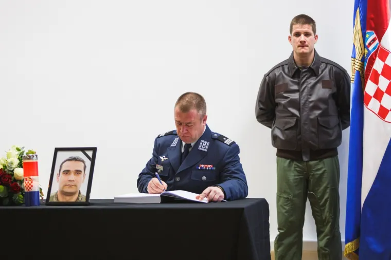 Velika tuga u Zemuniku za poginulim pilotima: 'Dragi Tomislave, ljudina moja, kolega, pilot i prijatelj...'
