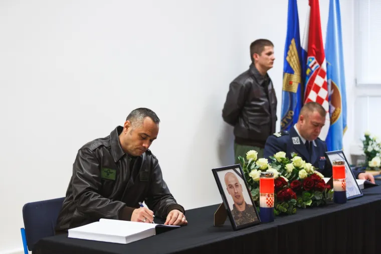 Velika tuga u Zemuniku za poginulim pilotima: 'Dragi Tomislave, ljudina moja, kolega, pilot i prijatelj...'