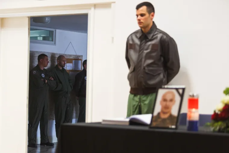 Velika tuga u Zemuniku za poginulim pilotima: 'Dragi Tomislave, ljudina moja, kolega, pilot i prijatelj...'