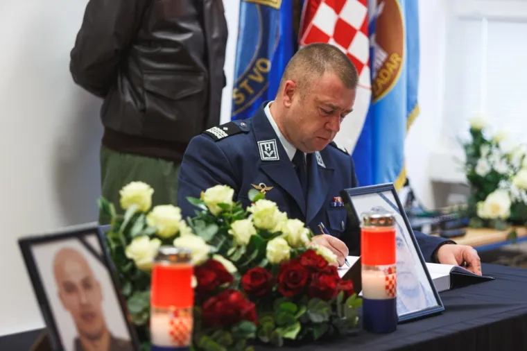 Velika tuga u Zemuniku za poginulim pilotima: 'Dragi Tomislave, ljudina moja, kolega, pilot i prijatelj...'