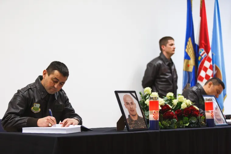 Velika tuga u Zemuniku za poginulim pilotima: 'Dragi Tomislave, ljudina moja, kolega, pilot i prijatelj...'
