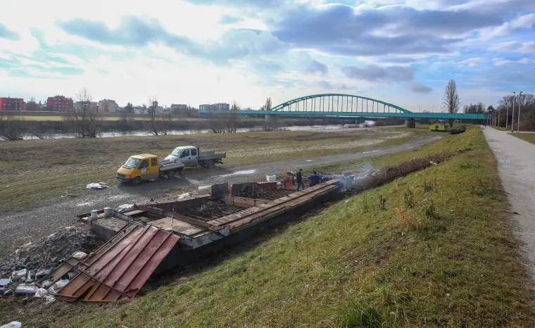 Zagrebački klub Papillon oti&scaron;ao u povijest: Sru&scaron;en brod na savskom nasipu