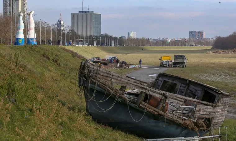 Zagrebački klub Papillon oti&scaron;ao u povijest: Sru&scaron;en brod na savskom nasipu