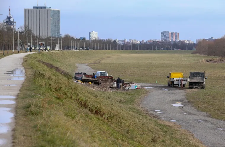 Zagrebački klub Papillon oti&scaron;ao u povijest: Sru&scaron;en brod na savskom nasipu