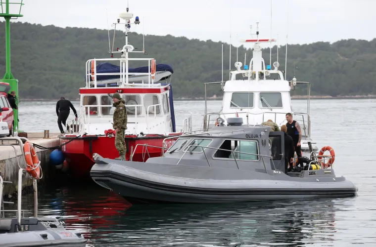 Ronioci vade i posljednje komade helikoptera nakon tragedije u kojoj su poginula dvojica pilota