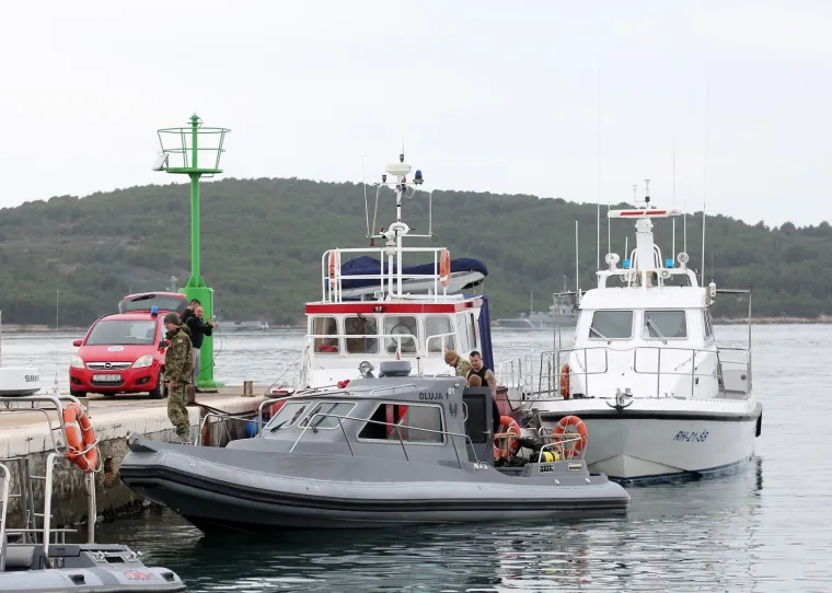 Ronioci vade i posljednje komade helikoptera nakon tragedije u kojoj su poginula dvojica pilota