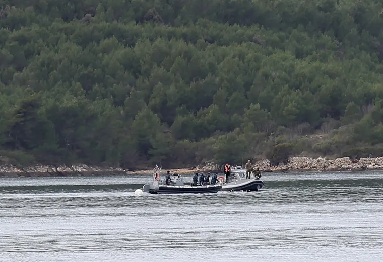 Ronioci vade i posljednje komade helikoptera nakon tragedije u kojoj su poginula dvojica pilota