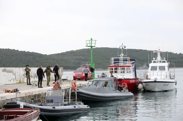 Ronioci vade i posljednje komade helikoptera nakon tragedije u kojoj su poginula dvojica pilota