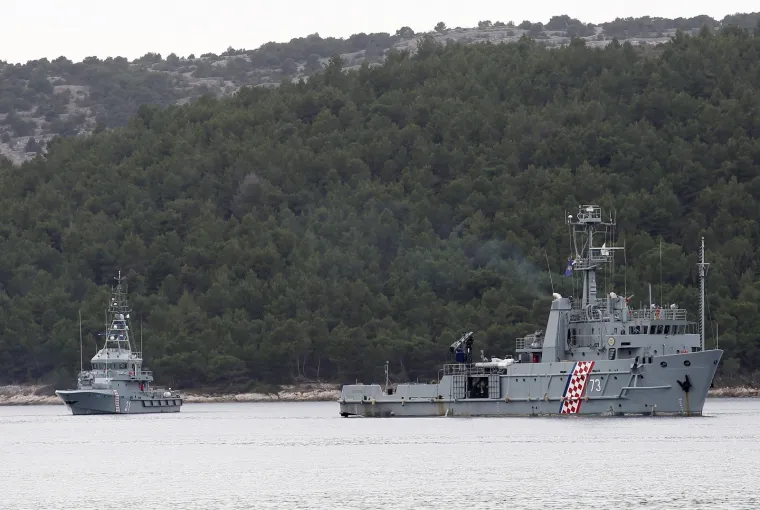 Ronioci vade i posljednje komade helikoptera nakon tragedije u kojoj su poginula dvojica pilota