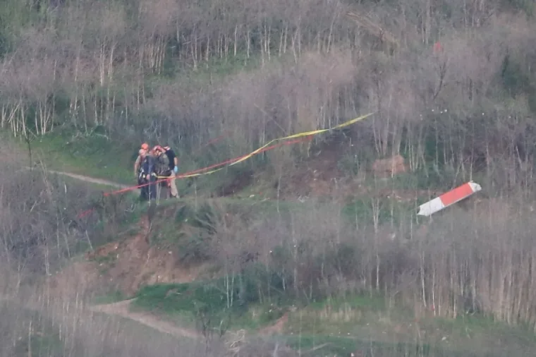 [FOTO] STRAVA I UŽAS: Mjesto pada Kobeovog helikoptera krije mračnu tajnu; Otkriven novi detalj koji ledi krv u žilama