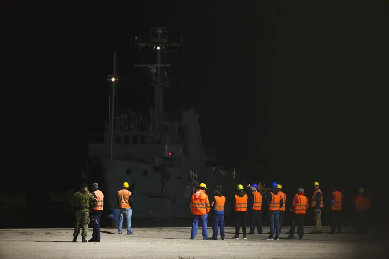 IZVUKLI GA IZ MORA: U Zadar stigla olupina helikoptera Kiowa Warrior