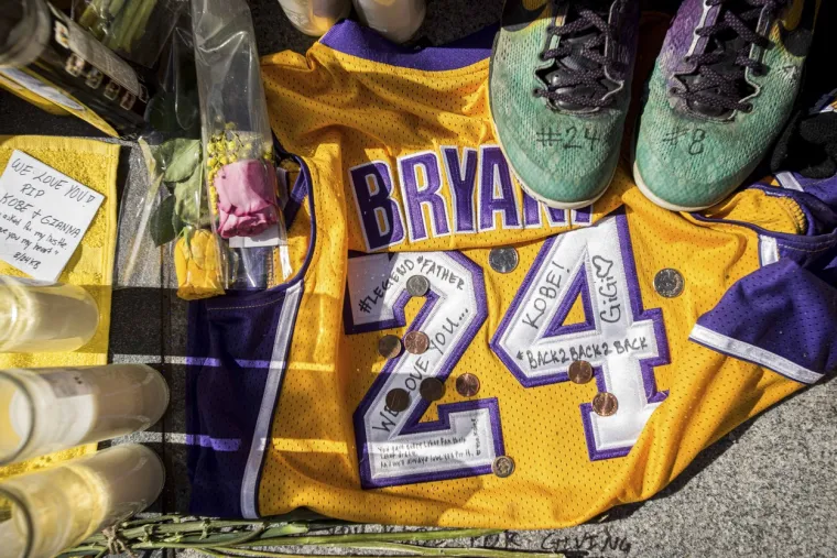 [FOTO] TUGA ZA KOBEOM PREGOLEMA JE: Ovi potresni prizori upravo obilaze planetu