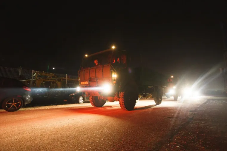 FOTO Kiowa Warrior u komadima: Olupina sru&scaron;enog helikoptera brodom dopremljena u Zadar