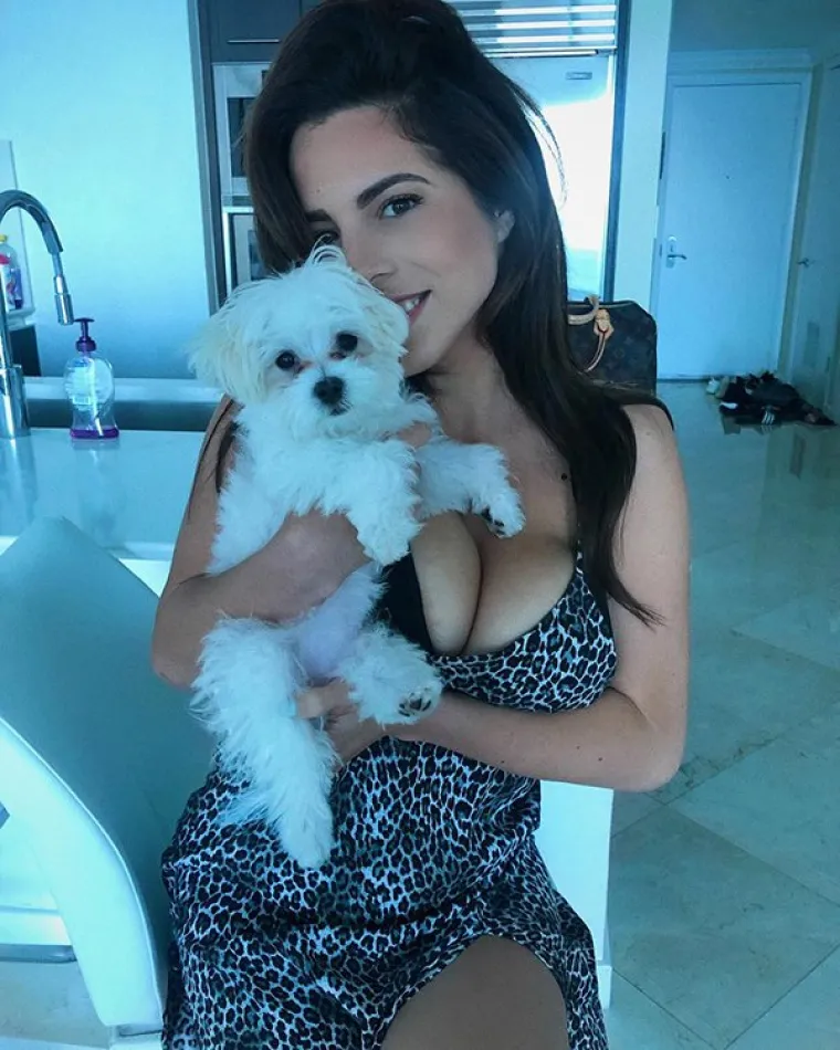 Kao da im atributi nisu dosta