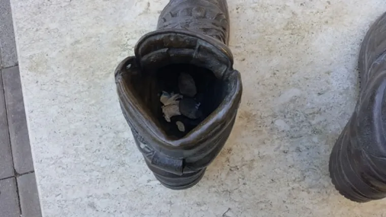 Ni&scaron;ta im nije sveto! Legendarne Draženove 'kronosice' služe kao - ko&scaron; za smeće i pepeljara!