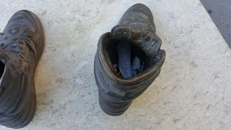 Ni&scaron;ta im nije sveto! Legendarne Draženove 'kronosice' služe kao - ko&scaron; za smeće i pepeljara!