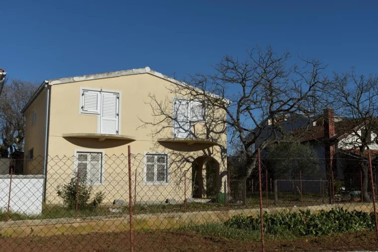 Ovo je vikendica ministra Bo&scaron;njakovića koji mora objasniti kvadraturu: 'Ne znam fali li kvadrat vi&scaron;e il' manje...'