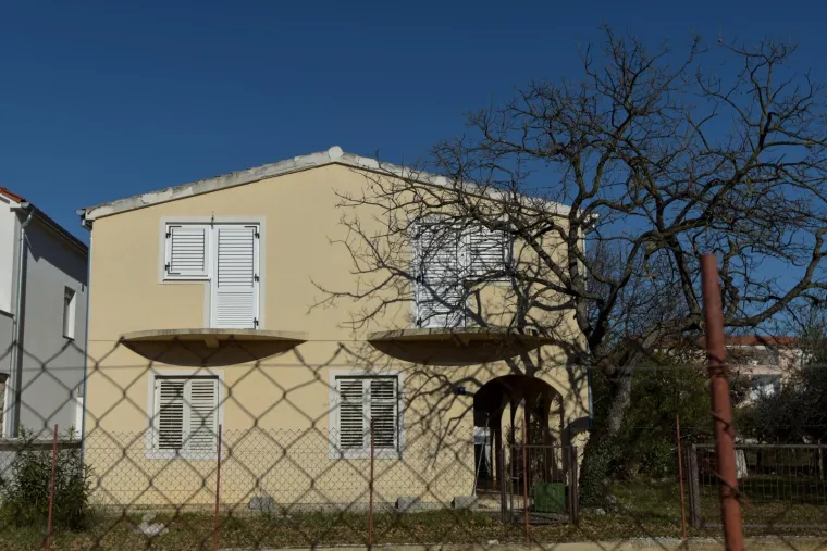 Ovo je vikendica ministra Bo&scaron;njakovića koji mora objasniti kvadraturu: 'Ne znam fali li kvadrat vi&scaron;e il' manje...'