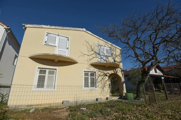 Ovo je vikendica ministra Bo&scaron;njakovića koji mora objasniti kvadraturu: 'Ne znam fali li kvadrat vi&scaron;e il' manje...'