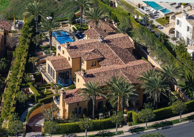 [FOTO] PRIMJEĆUJETE LI OVO PORED MEGALUKSUZNE KUĆE BRYANTOVIH? Neke stvari tek će sad izaći na povr&scaron;inu