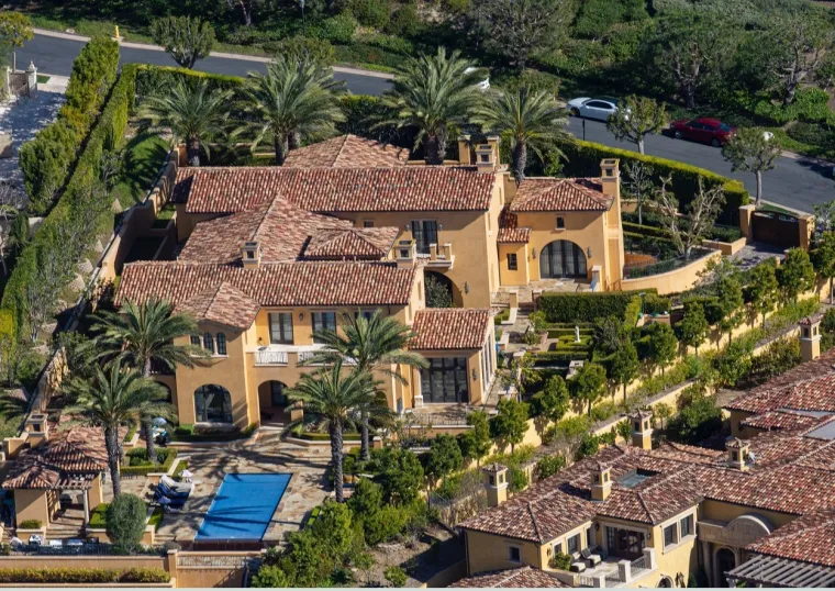 [FOTO] PRIMJEĆUJETE LI OVO PORED MEGALUKSUZNE KUĆE BRYANTOVIH? Neke stvari tek će sad izaći na povr&scaron;inu