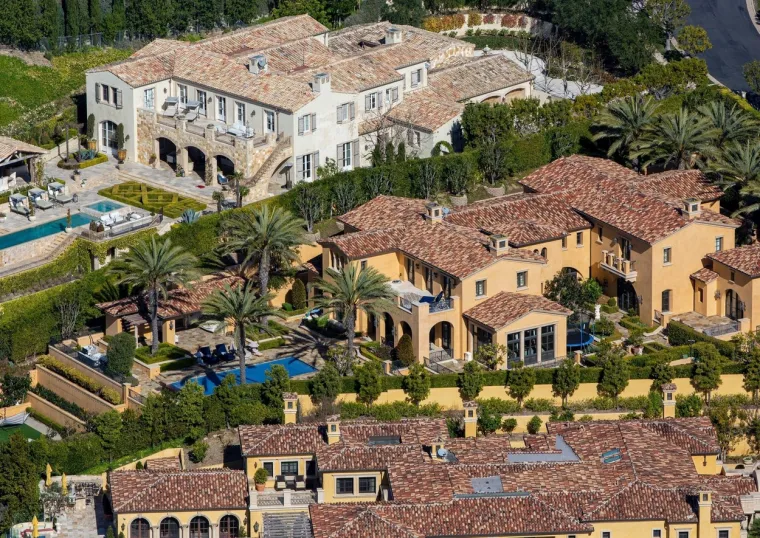 [FOTO] PRIMJEĆUJETE LI OVO PORED MEGALUKSUZNE KUĆE BRYANTOVIH? Neke stvari tek će sad izaći na povr&scaron;inu