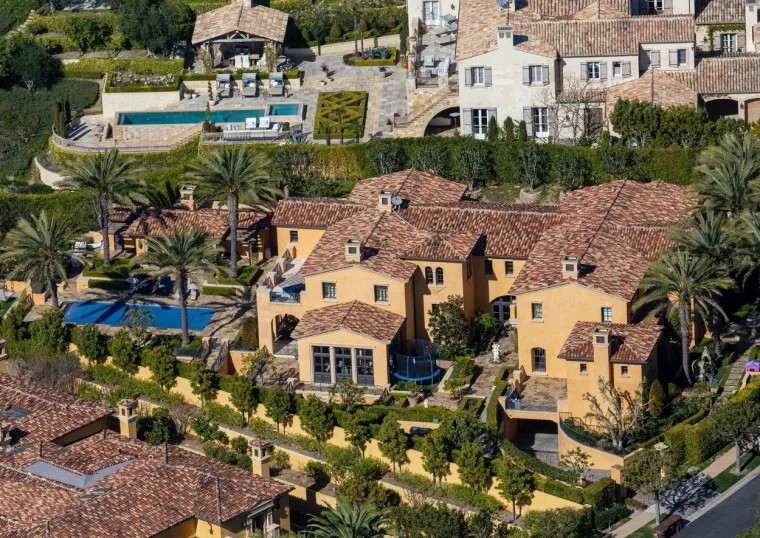 [FOTO] PRIMJEĆUJETE LI OVO PORED MEGALUKSUZNE KUĆE BRYANTOVIH? Neke stvari tek će sad izaći na povr&scaron;inu