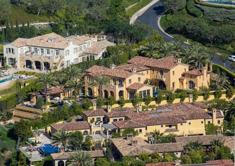[FOTO] PRIMJEĆUJETE LI OVO PORED MEGALUKSUZNE KUĆE BRYANTOVIH? Neke stvari tek će sad izaći na povr&scaron;inu
