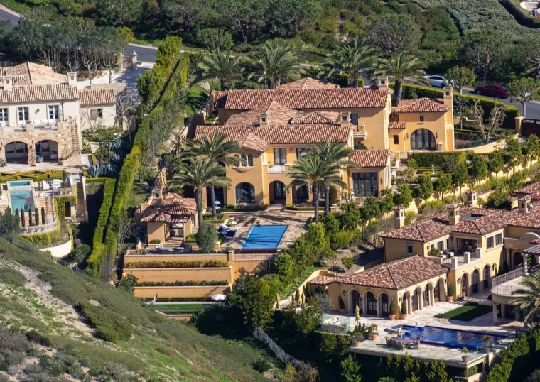 [FOTO] PRIMJEĆUJETE LI OVO PORED MEGALUKSUZNE KUĆE BRYANTOVIH? Neke stvari tek će sad izaći na povr&scaron;inu