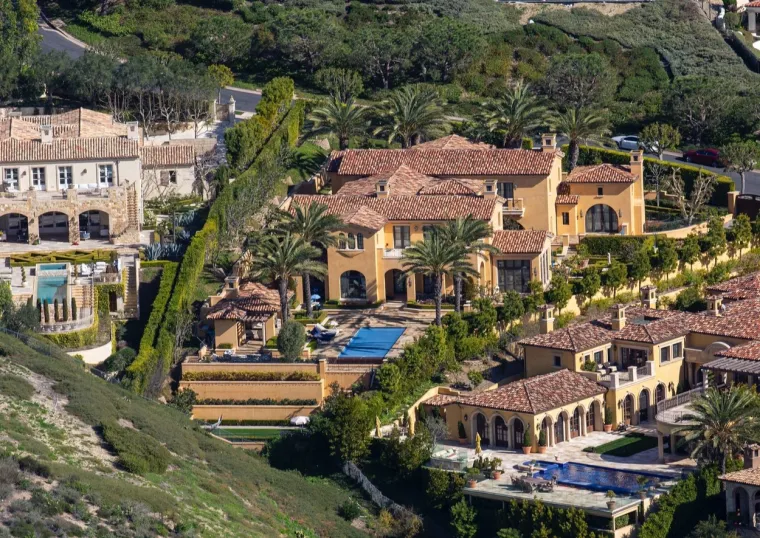 [FOTO] PRIMJEĆUJETE LI OVO PORED MEGALUKSUZNE KUĆE BRYANTOVIH? Neke stvari tek će sad izaći na povr&scaron;inu