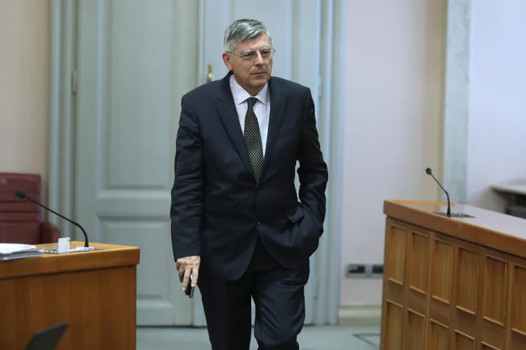 SABLASNO PRAZAN POČETAK SJEDNICE SABORA: Željko Reiner pozdravio svih četvero zastupnika koji su došli u sabornicu