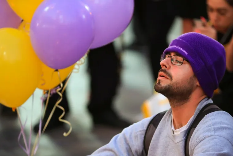 [FOTO] PREVELIKA JE TUGA ZA KOBEOM, GIGI I OSTALIM POGINULIMA: Ovi prizori iz Los Angelesa upravo obilaze svijet