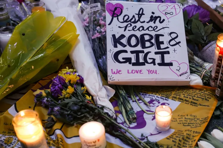 [FOTO] PREVELIKA JE TUGA ZA KOBEOM, GIGI I OSTALIM POGINULIMA: Ovi prizori iz Los Angelesa upravo obilaze svijet