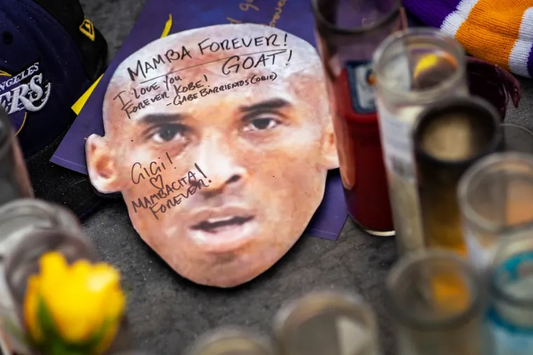 [FOTO] PREVELIKA JE TUGA ZA KOBEOM, GIGI I OSTALIM POGINULIMA: Ovi prizori iz Los Angelesa upravo obilaze svijet