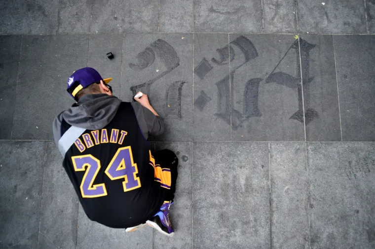 [FOTO] PREVELIKA JE TUGA ZA KOBEOM, GIGI I OSTALIM POGINULIMA: Ovi prizori iz Los Angelesa upravo obilaze svijet